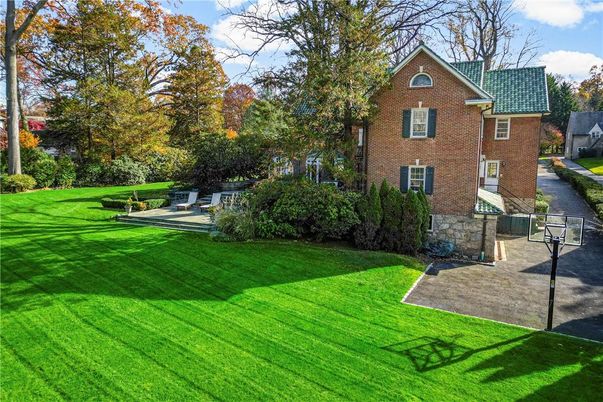Backyard, Exterior, Facade, Brick Facade, Brick Traditional