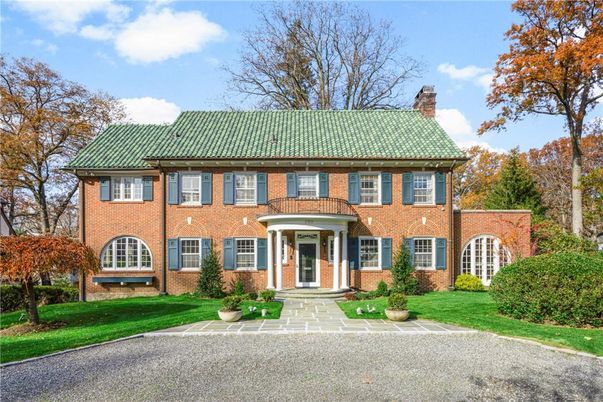 Exterior, Facade, Brick Facade, Georgian
