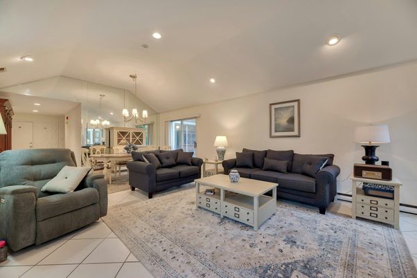 Chandelier, Dining room, Interior, Living room, Pendant Lights, Recessed Lighting