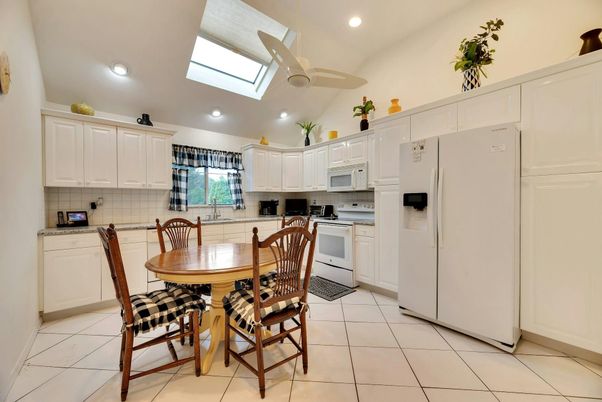 Dining room, Interior, Kitchen, Recessed Lighting