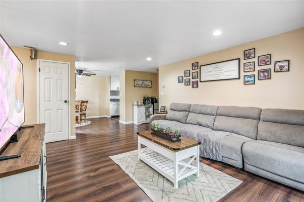 Interior, Living room, Recessed Lighting, Wood Texture Flooring
