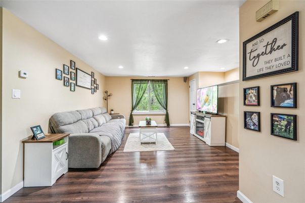 Interior, Living room, Recessed Lighting, Wood Texture Flooring