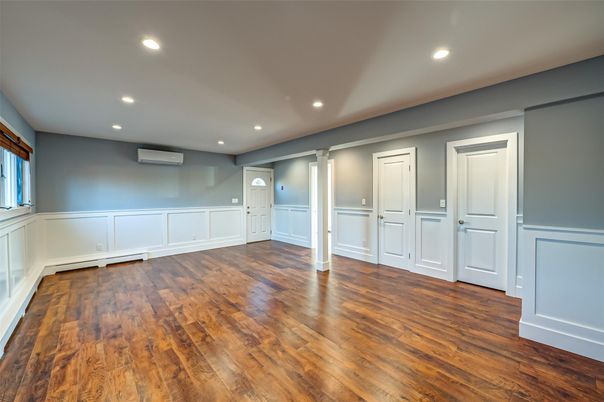 Empty room, Interior, Recessed Lighting, Wood Texture Flooring