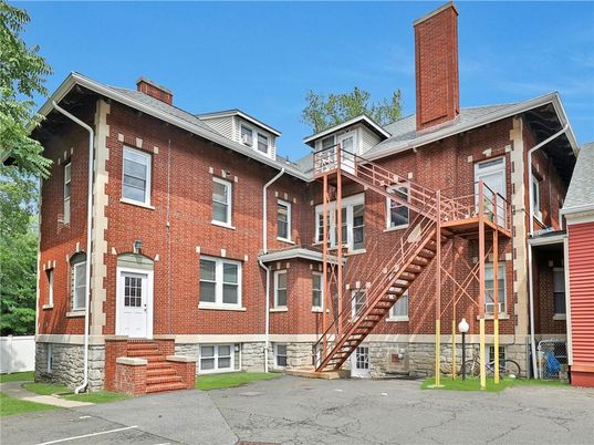 Exterior, Facade, Brick Facade, Rowhouse