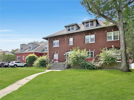 Exterior, Facade, Brick Facade, American Foursquare