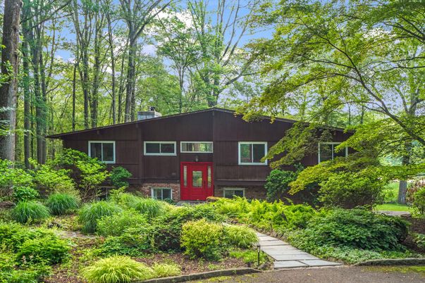 Exterior, Facade, Raised Ranch