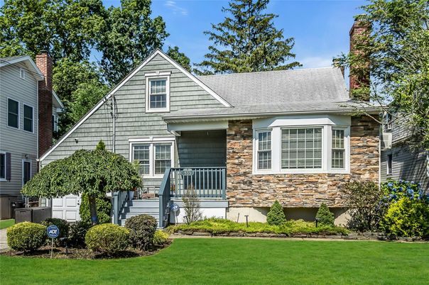 Exterior, Facade, Cape Cod