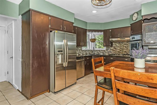 Dining room, Interior, Kitchen, Recessed Lighting, Stainless Steel Appliances
