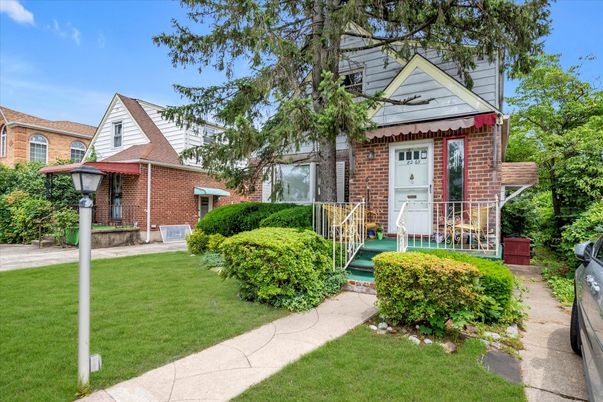 Exterior, Facade, Brick Facade, Cape Cod
