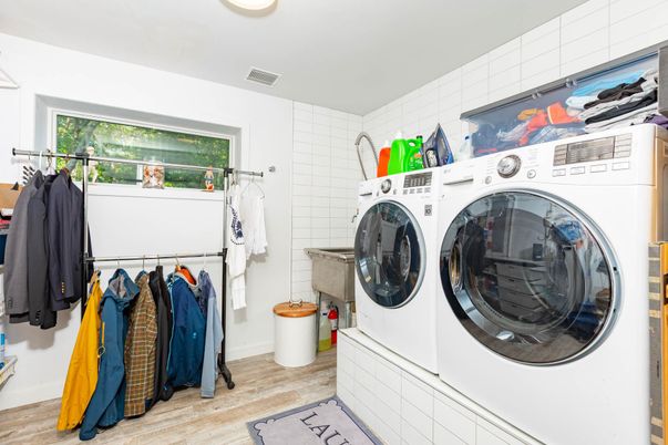 Interior, Utility Closets, Washer, Wood Texture Flooring