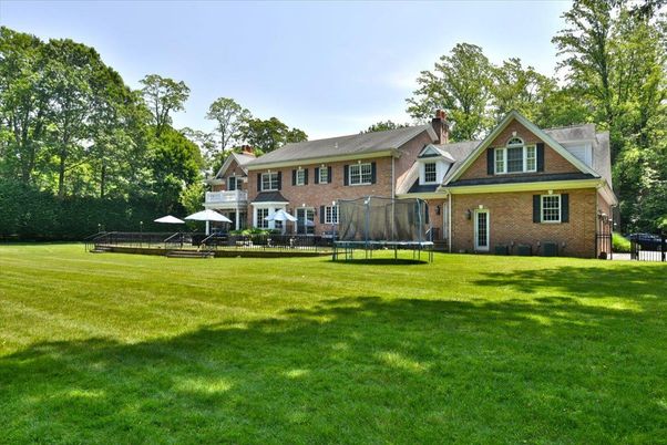 Backyard, Exterior, Facade, Brick Facade, Brick Traditional