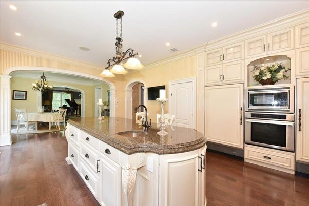 Chandelier, Dining room, Interior, Kitchen, Recessed Lighting, Stainless Steel Appliances, Wood Texture Flooring