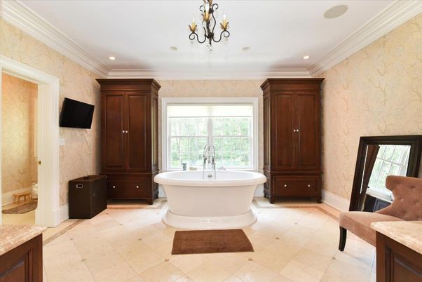 Bathroom, Chandelier, Free Standing Baths, Interior, Recessed Lighting