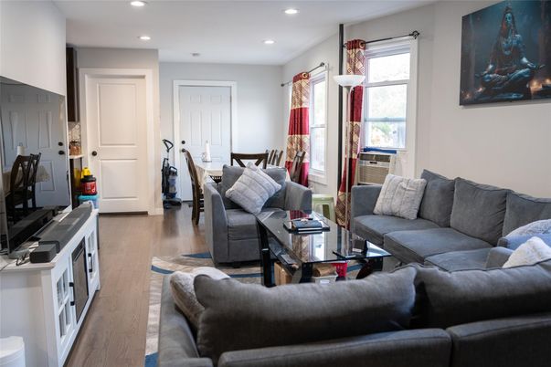 Interior, Living room, Recessed Lighting, Wood Texture Flooring