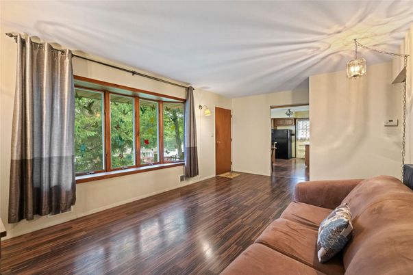 Interior, Pendant Lights, Wood Texture Flooring
