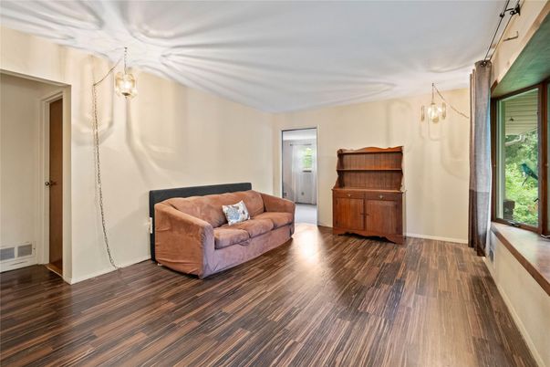 Interior, Pendant Lights, Wood Texture Flooring