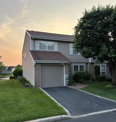 Attached, Exterior, Facade, Brick Facade, Split Level