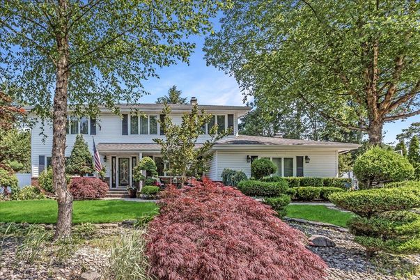 Exterior, Facade, Raised Ranch