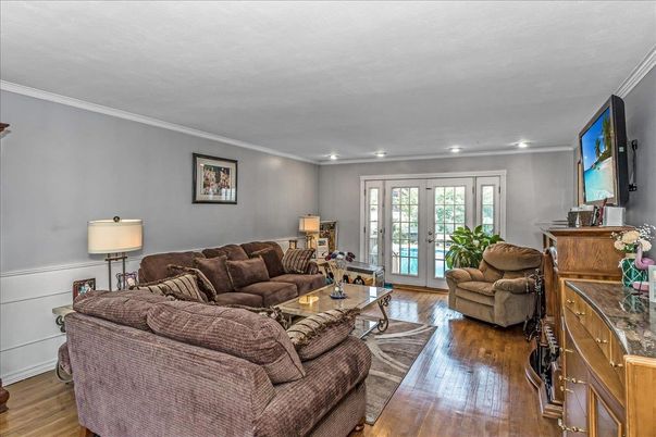 Interior, Living room, Recessed Lighting, Wood Texture Flooring