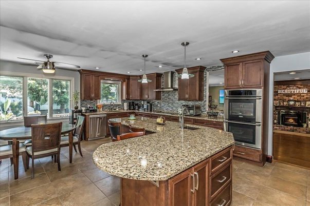 Dining room, Interior, Kitchen, Pendant Lights, Recessed Lighting, Stainless Steel Appliances