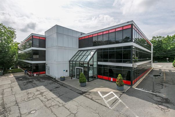 Exterior, Facade, Modern
