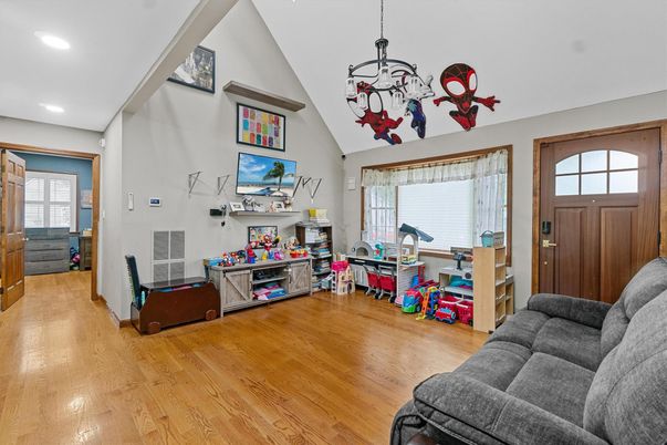 Interior, Living room, Pendant Lights, Recessed Lighting, Wood Texture Flooring