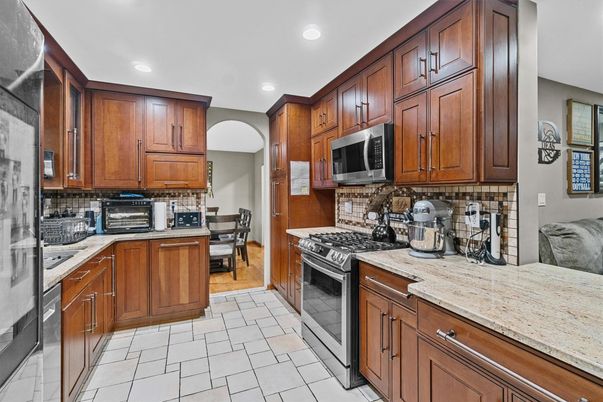 Dining room, Interior, Kitchen, Recessed Lighting, Stainless Steel Appliances