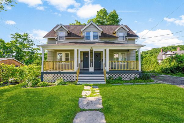 Exterior, Facade, American Foursquare