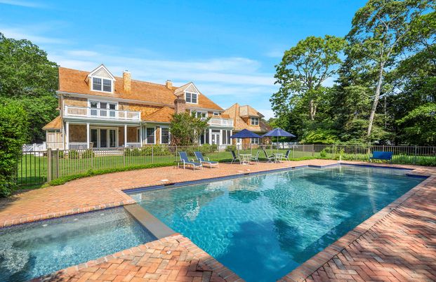 Exterior, Pool