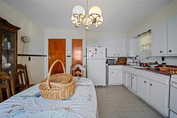 Chandelier, Interior, Kitchen