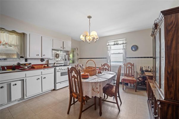 Chandelier, Dining room, Interior, Kitchen