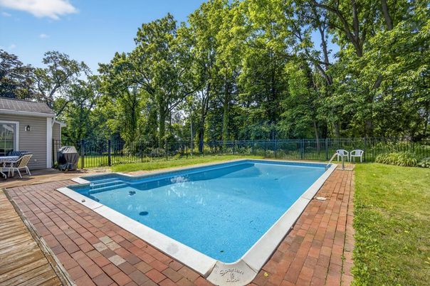 Exterior, Pool