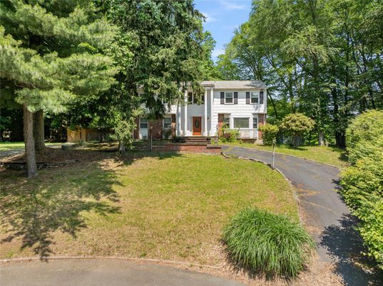 Backyard, Exterior, Facade, Raised Ranch