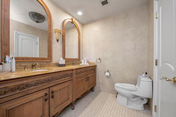Bathroom, Dual Sink Vanities, Interior, Recessed Lighting