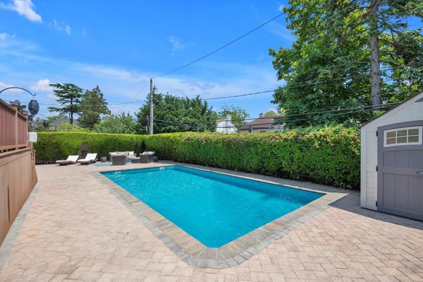 Exterior, Pool