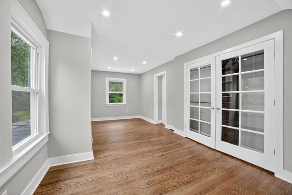 Empty room, Interior, Recessed Lighting, Wood Texture Flooring