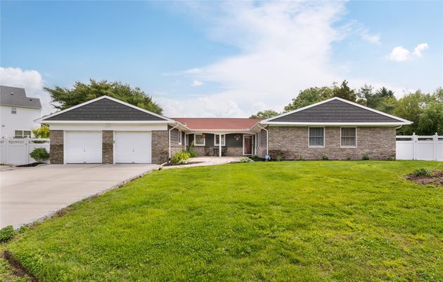 Attached, Exterior, Facade, Brick Facade, Ranch