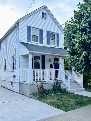 Exterior, Facade, Farmhouse