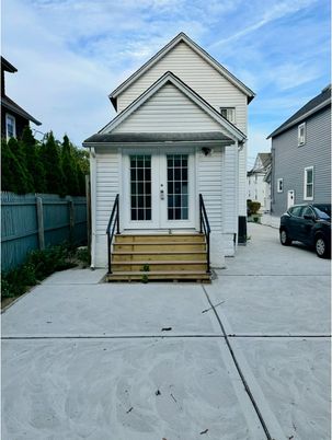 Exterior, Facade, Queen Anne Victorian