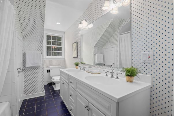 Bathroom, Dual Sink Vanities, Interior, Recessed Lighting