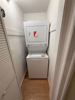 Interior, Utility Closets, Washer, Wood Texture Flooring