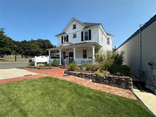 Backyard, Exterior, Facade, Queen Anne Victorian
