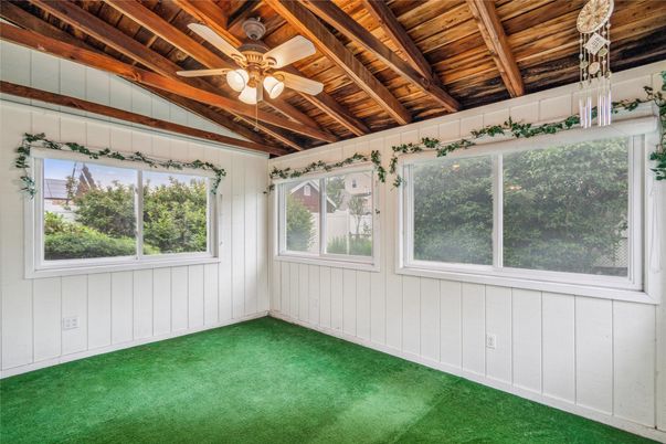 Empty room, Interior, Wooden Beams, Wooden Ceilings