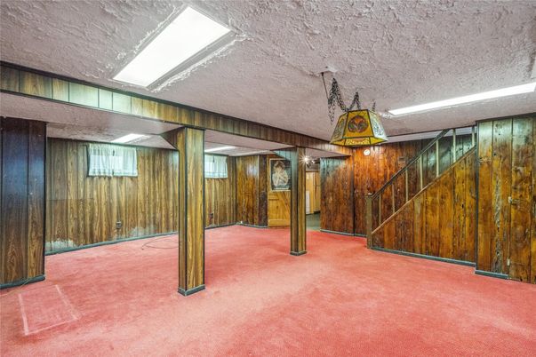 Empty room, Interior, Recessed Lighting, Wooden Walls