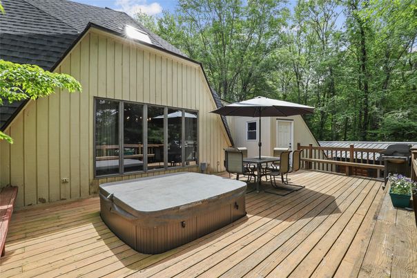 Exterior, Hot Tub