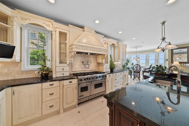 Dining room, Interior, Kitchen, Pendant Lights, Recessed Lighting, Stainless Steel Appliances