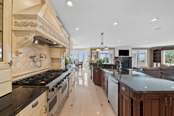 Dining room, Interior, Kitchen, Living room, Pendant Lights, Recessed Lighting, Stainless Steel Appliances