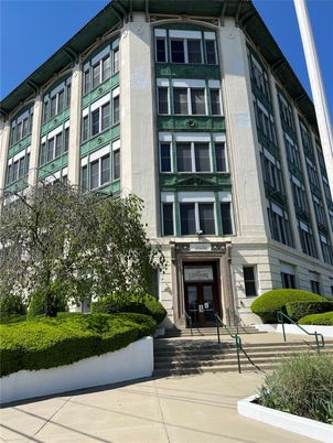 Exterior, Facade, Rowhouse