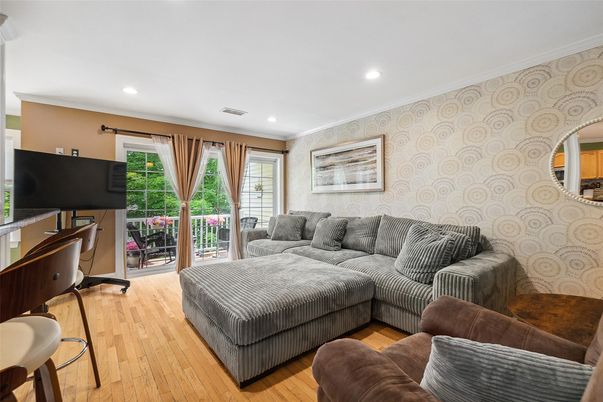 Interior, Living room, Recessed Lighting, Wood Texture Flooring