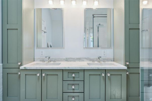 Bathroom, Dual Sink Vanities, Interior